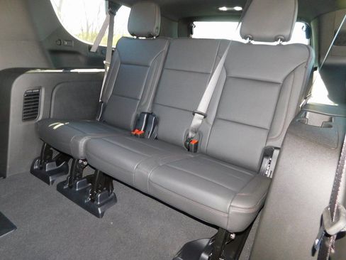 New 2025 Chevrolet Suburban High Country image 37