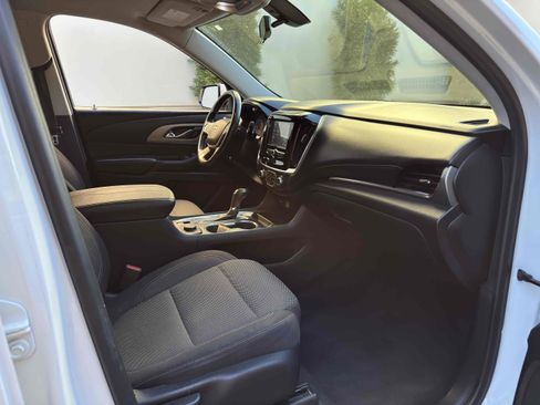 Used 2018 Chevrolet Traverse LT w/ LPO, Black Accent Package image 51