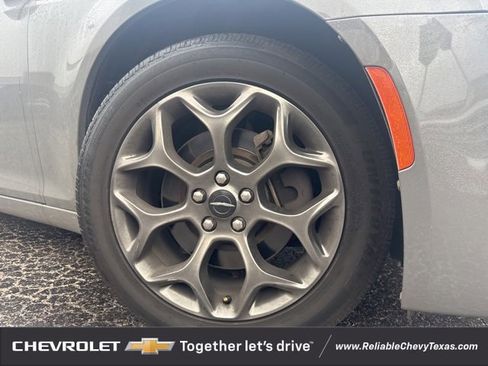 Used 2017 Chrysler 300 S image 29