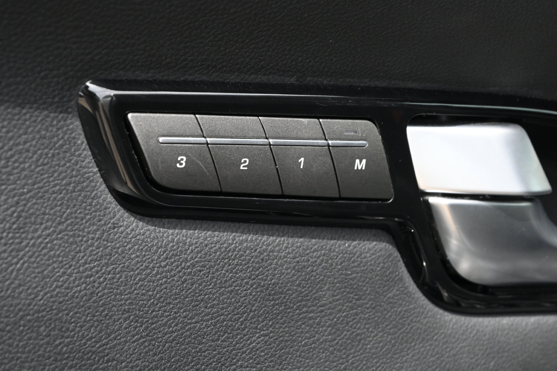 Used 2017 Land Rover Range Rover Evoque SE Premium AWD/4WD image 16