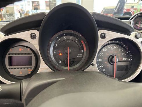 Used 2018 Nissan 370Z Touring RWD image 9