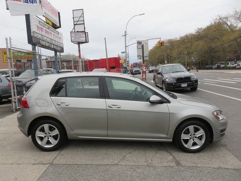 Used 2017 Volkswagen Golf Wolfsburg Edition image 8