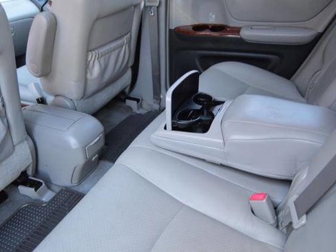 Used 2004 Toyota Highlander Limited AWD/4WD image 26