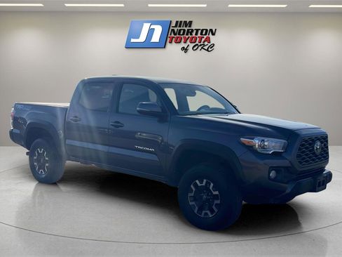 Used 2020 Toyota Tacoma TRD Off-Road image 3