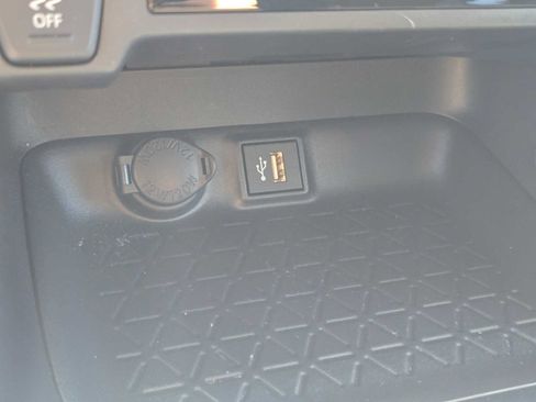 Used 2025 Toyota RAV4 LE AWD/4WD image 28