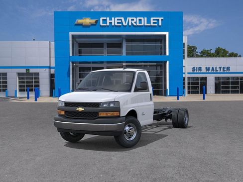New 2025 Chevrolet Express 3500 w/ Power Convenience Package image 8