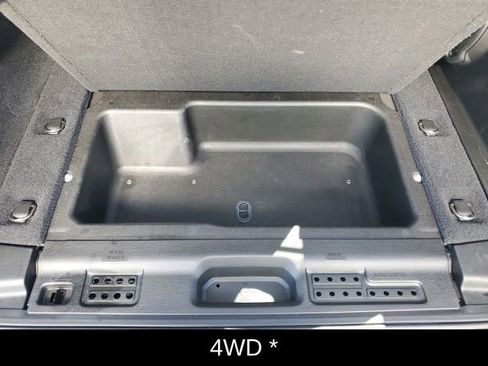 Used 2022 Jeep Wrangler Unlimited Sahara w/ Cold Weather Group AWD/4WD image 17