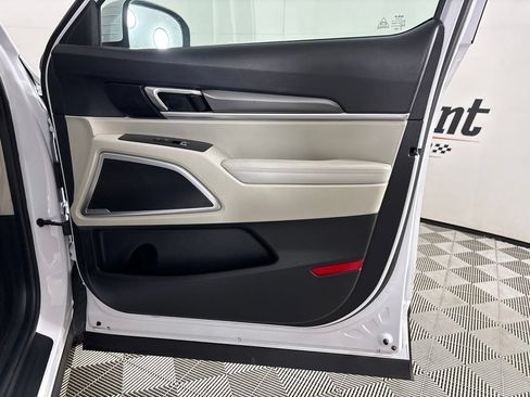 Used 2025 Kia Telluride S FWD image 32
