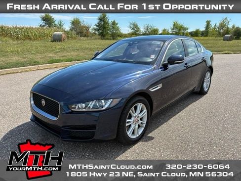 Used 2018 Jaguar XE Premium AWD/4WD image 4