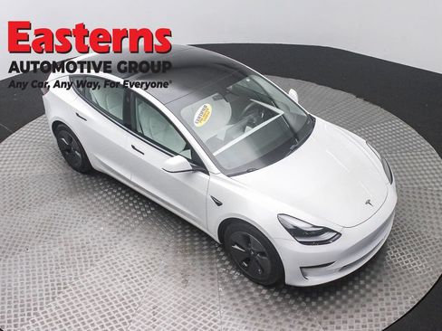 Used 2021 Tesla Model 3 Standard Range Plus RWD image 3