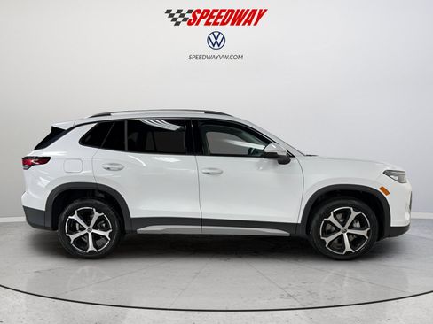 Certified 2025 Volkswagen Tiguan SE AWD/4WD image 8