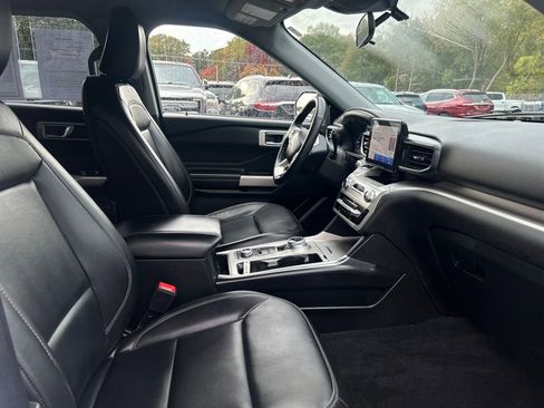 Used 2022 Ford Explorer XLT w/ Equipment Group 202A image 14