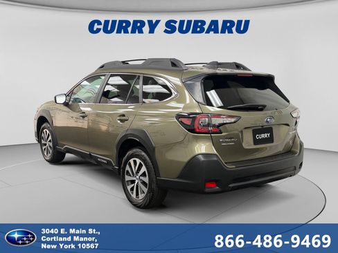 Used 2024 Subaru Outback Premium AWD/4WD image 3