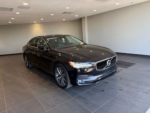 Used 2017 Volvo S90 T5 Momentum w/ Vision Package image 3