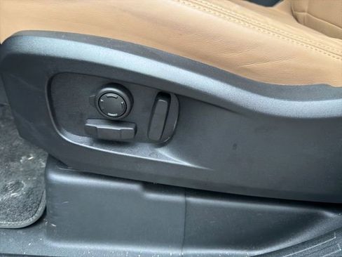 Used 2025 Land Rover Defender 110 X-Dynamic SE image 27