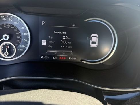 Used 2024 Genesis G70 2.5T image 14