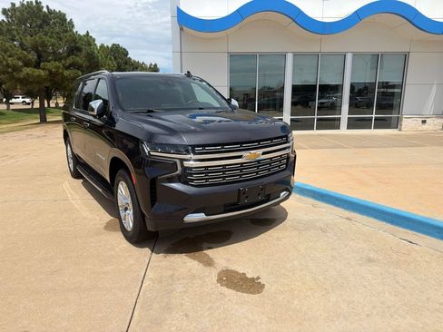 Used 2022 Chevrolet Suburban Premier AWD/4WD image 3