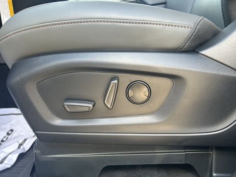 New 2025 Ford Explorer Active w/ Active Comfort Package image 13