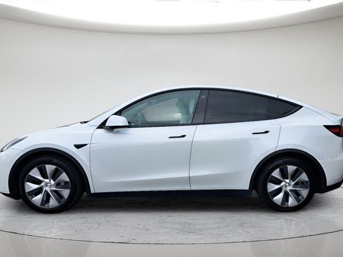 Used 2021 Tesla Model Y Long Range AWD/4WD image 2