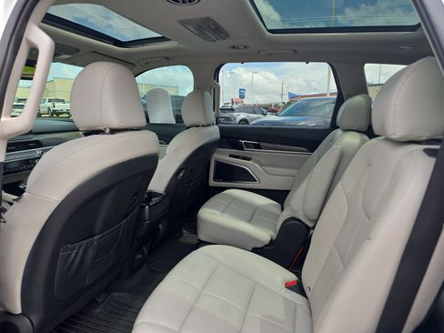 Used 2020 Kia Telluride SX w/ Towing Package AWD/4WD image 12