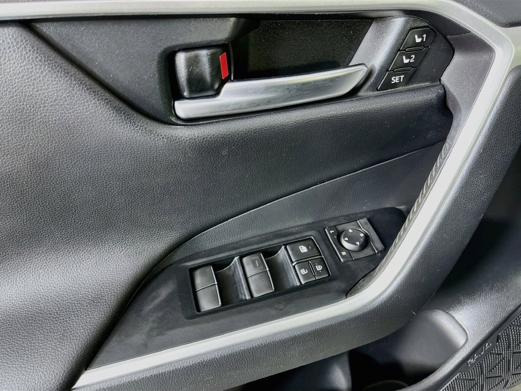 Used 2019 Toyota RAV4 Limited w/ Cold Weather Package FWD image 23