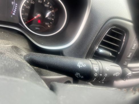 Used 2018 Jeep Compass Latitude w/ Cold Weather Group AWD/4WD image 18