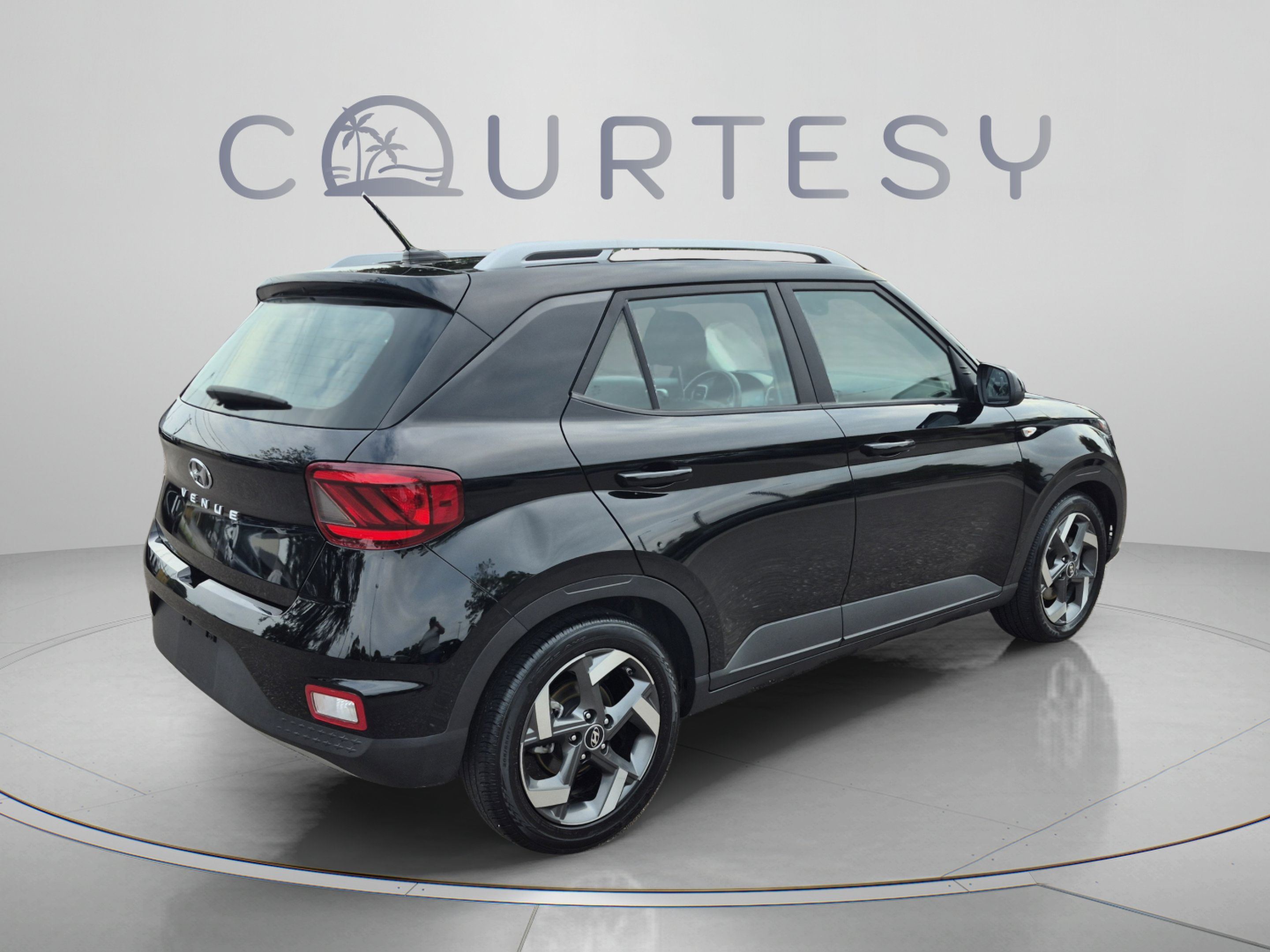 Used 2023 Hyundai Venue SEL w/ Cargo Package FWD image 7
