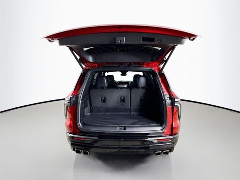 Used 2025 Chevrolet Traverse RS image 28