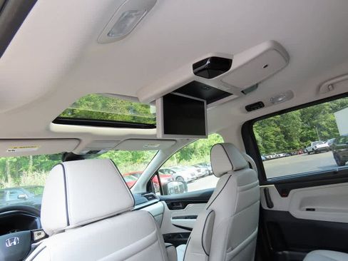 New 2026 Honda Odyssey Touring image 17