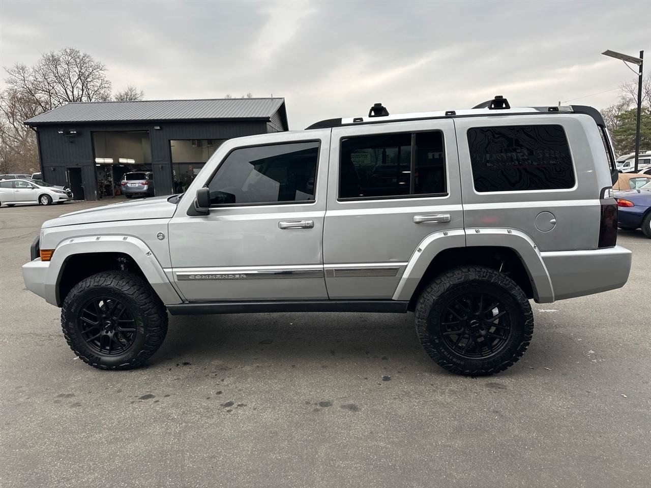 Used 2006 Jeep Commander Limited AWD/4WD image 11