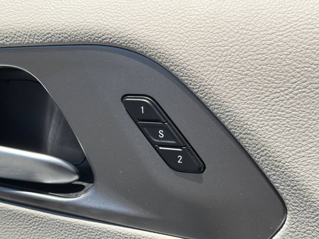 Used 2024 Chrysler Pacifica Touring-L FWD image 15