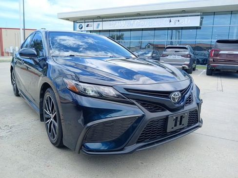 Used 2021 Toyota Camry SE w/ Convenience Package FWD image 1