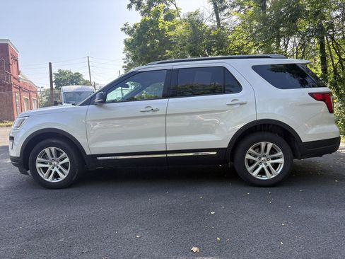 Used 2019 Ford Explorer XLT w/ Equipment Group 202A AWD/4WD image 6