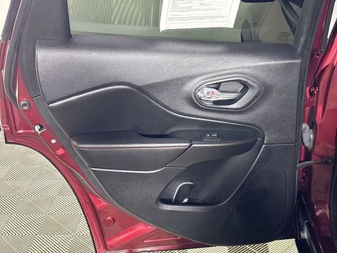 Used 2020 Jeep Cherokee Trailhawk image 20