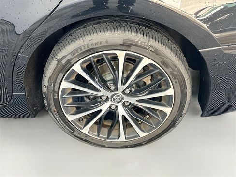 Used 2020 Toyota Camry SE w/ Carpet Mat Package image 28