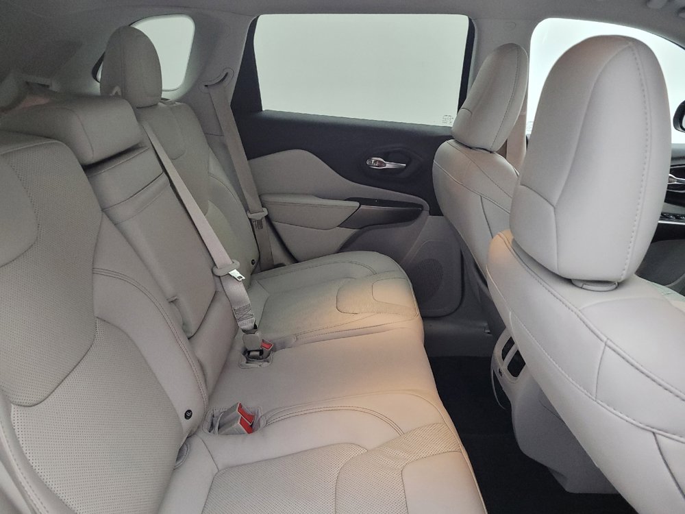 Used 2019 Jeep Cherokee Limited FWD image 19