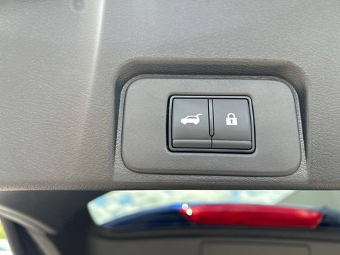 Certified 2025 Nissan Rogue SV FWD image 27