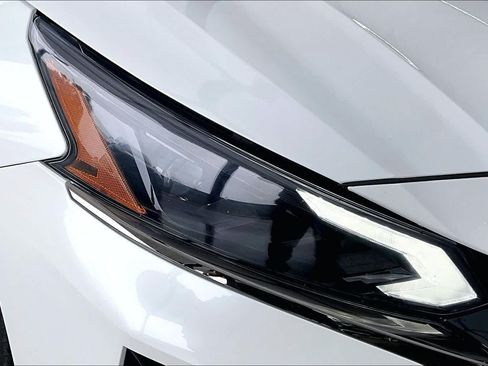 Certified 2024 Nissan Altima 2.5 SR w/ SR Premium Package FWD image 28