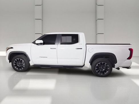 Used 2025 Toyota Tundra Limited AWD/4WD image 46