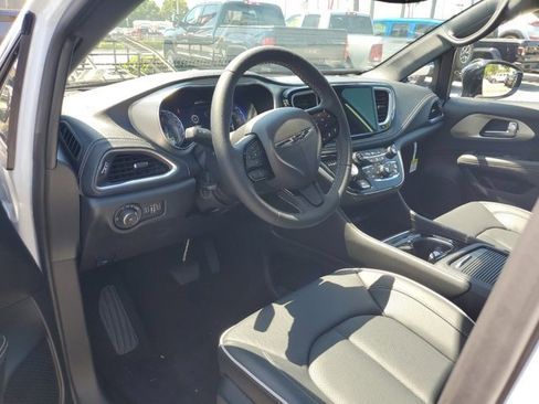 New 2024 Chrysler Pacifica Limited w/ S Appearance Package image 10