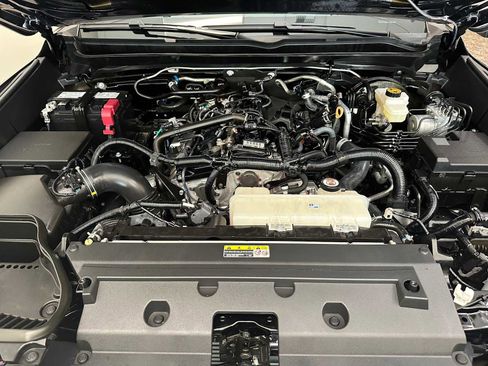 Certified 2025 Toyota Tacoma TRD Sport AWD/4WD image 9