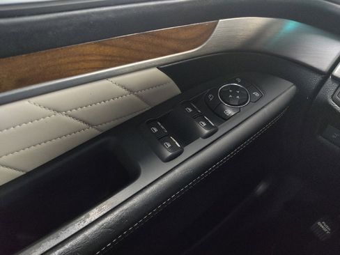 Used 2016 Ford Explorer Platinum image 27