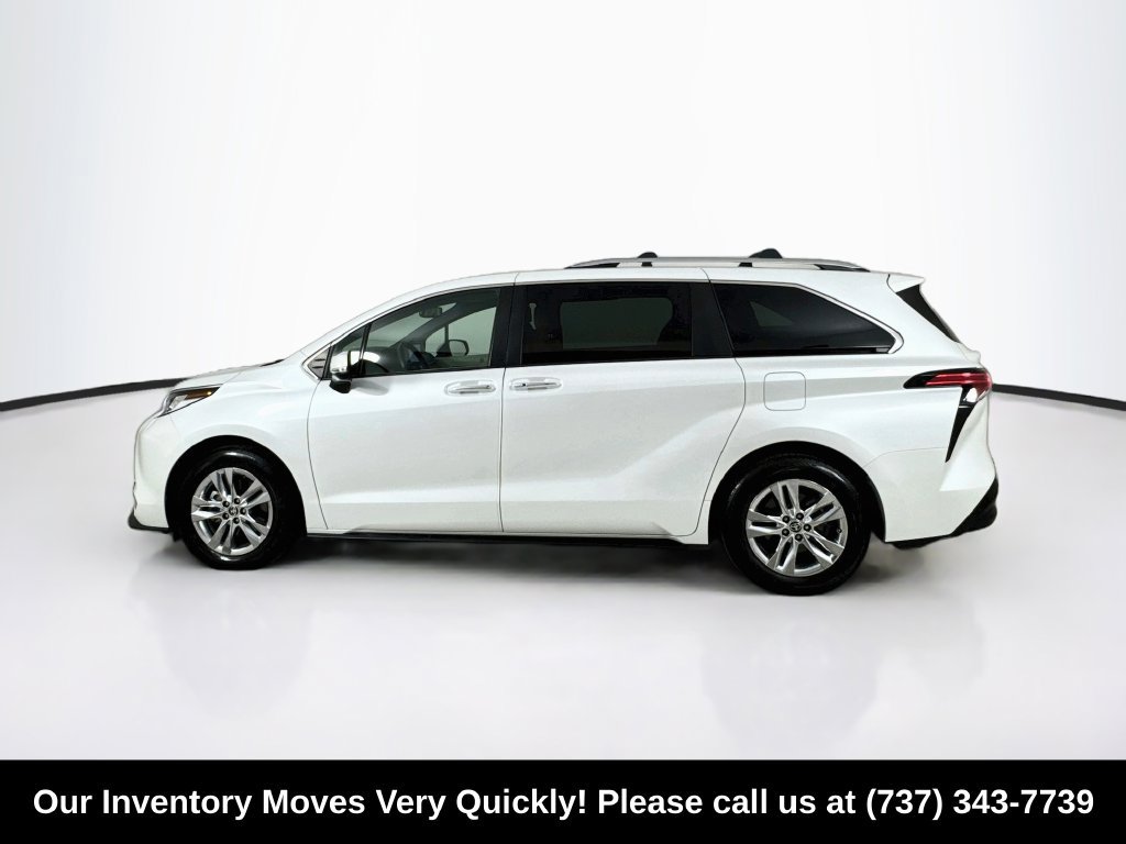 Used 2022 Toyota Sienna Limited FWD image 4