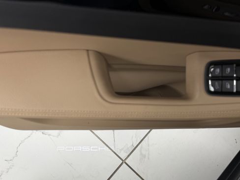 Certified 2025 Porsche Macan image 28