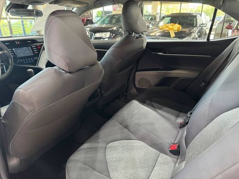 Used 2018 Toyota Camry LE FWD image 13