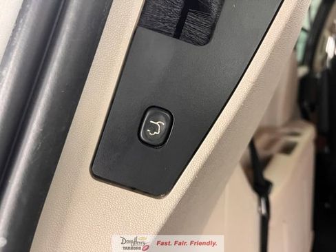 Used 2012 Dodge Grand Caravan SXT image 29