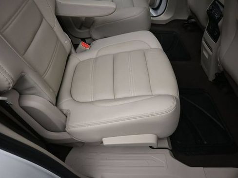 Used 2019 GMC Acadia Denali w/ Technology Package FWD image 28