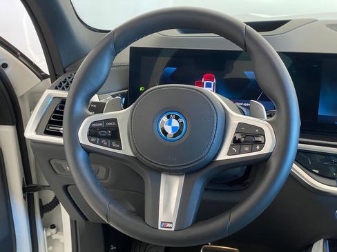 Certified 2025 BMW X5 xDrive50e w/ M Sport Package image 17