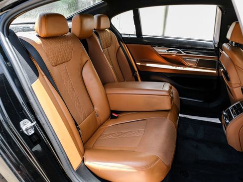 Used 2016 BMW 750i RWD image 33