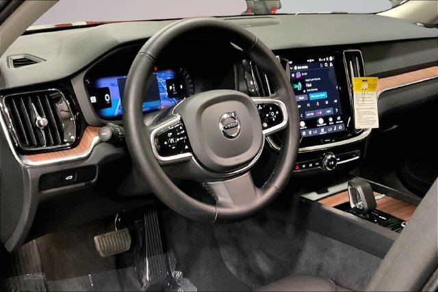 Certified 2026 Volvo V60 B5 Cross Country Plus AWD/4WD image 17